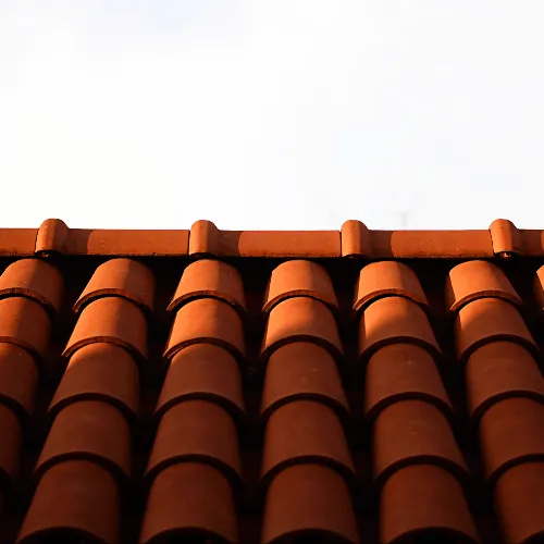 Toiture en tuile canal posee a Bouillargues.webp